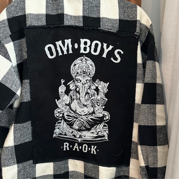 OmBoys Plaid Shacket, Black and White - Size Large - Picture 5 of 5